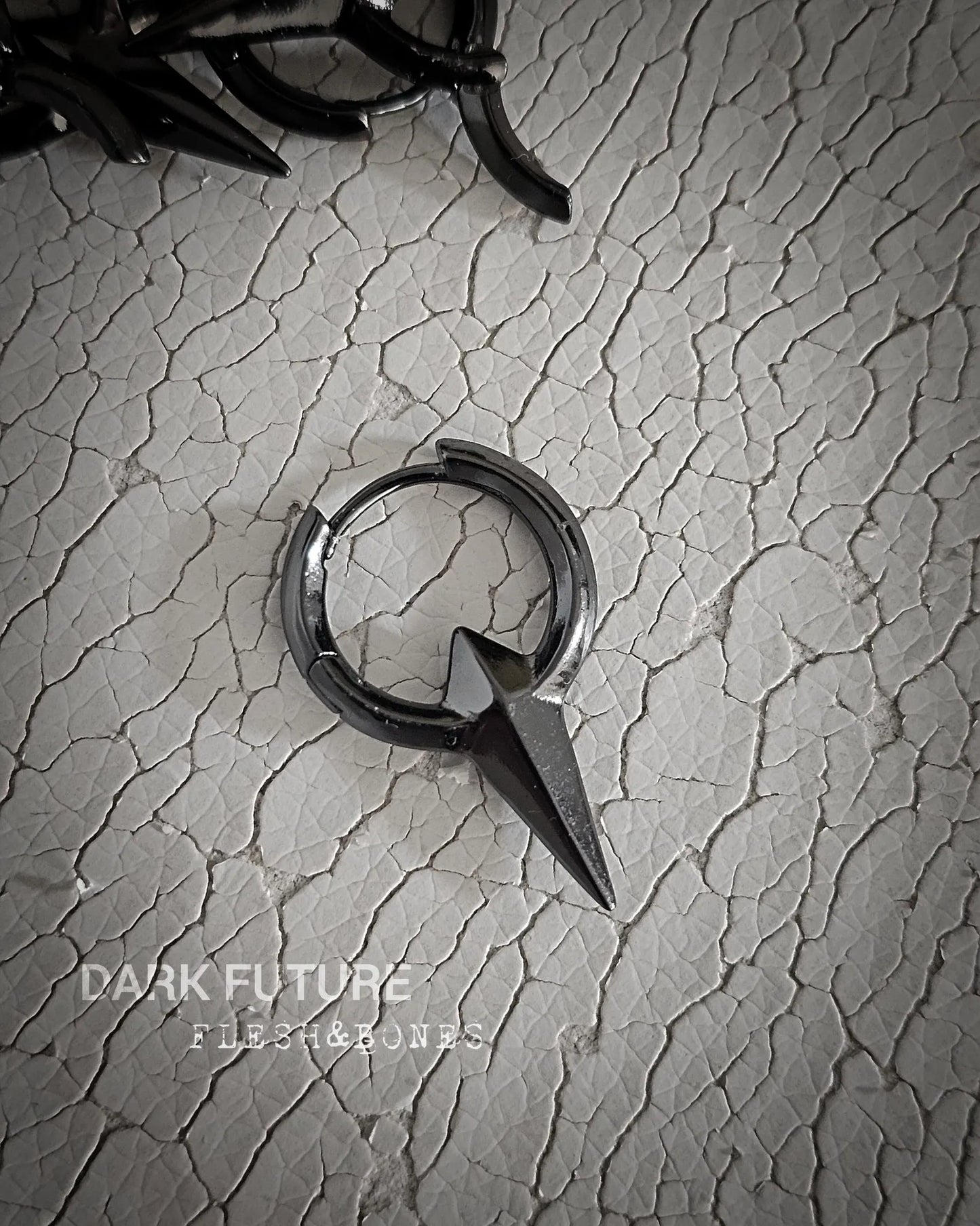 DARK FUTURE mono-earring