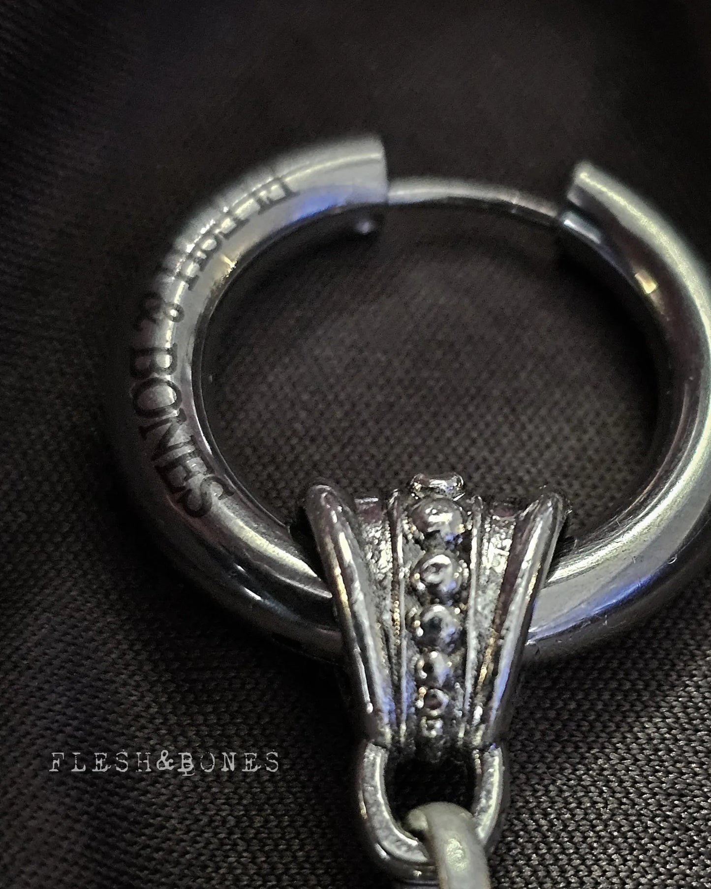 BANSHEE mono-earring