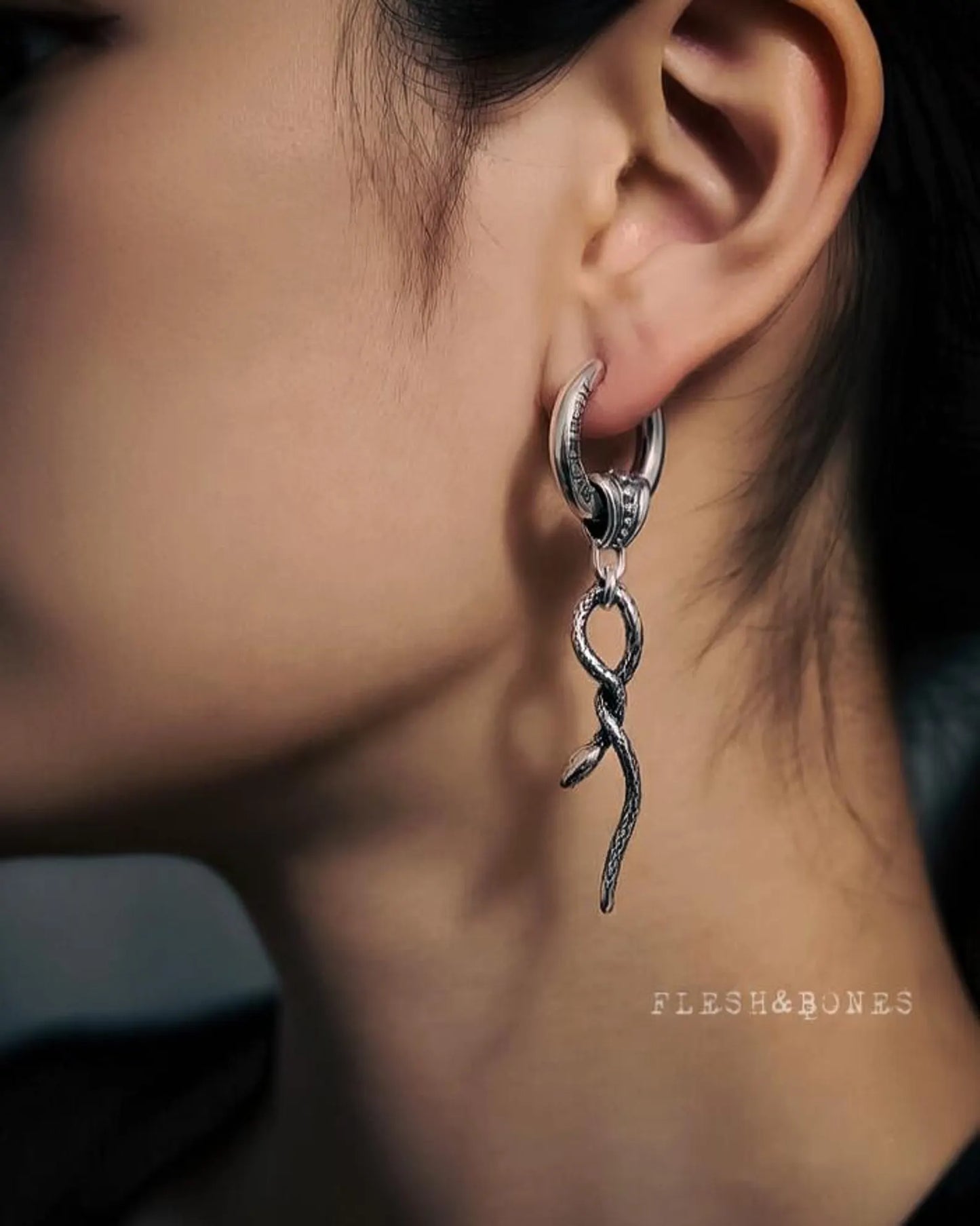 ASHERAH SNAKE mono-earring