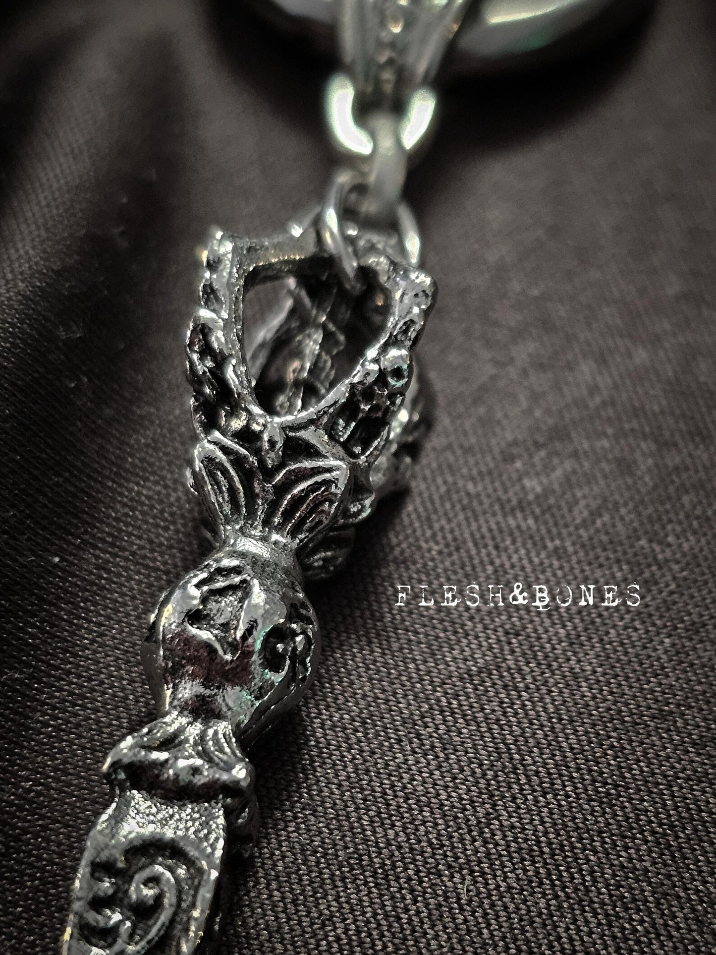BANSHEE mono-earring