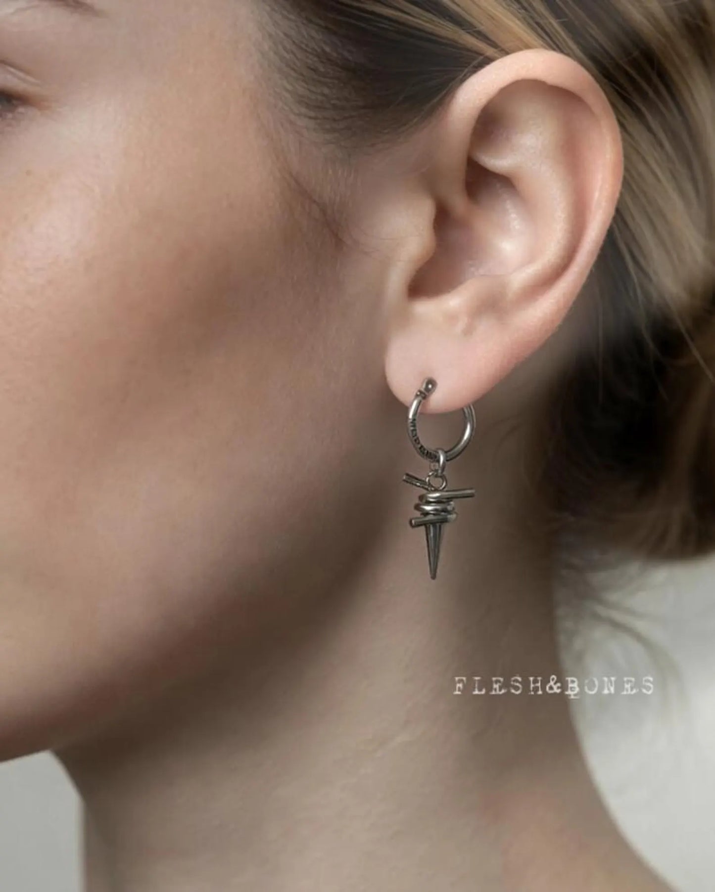 HOT CUT mono-earring