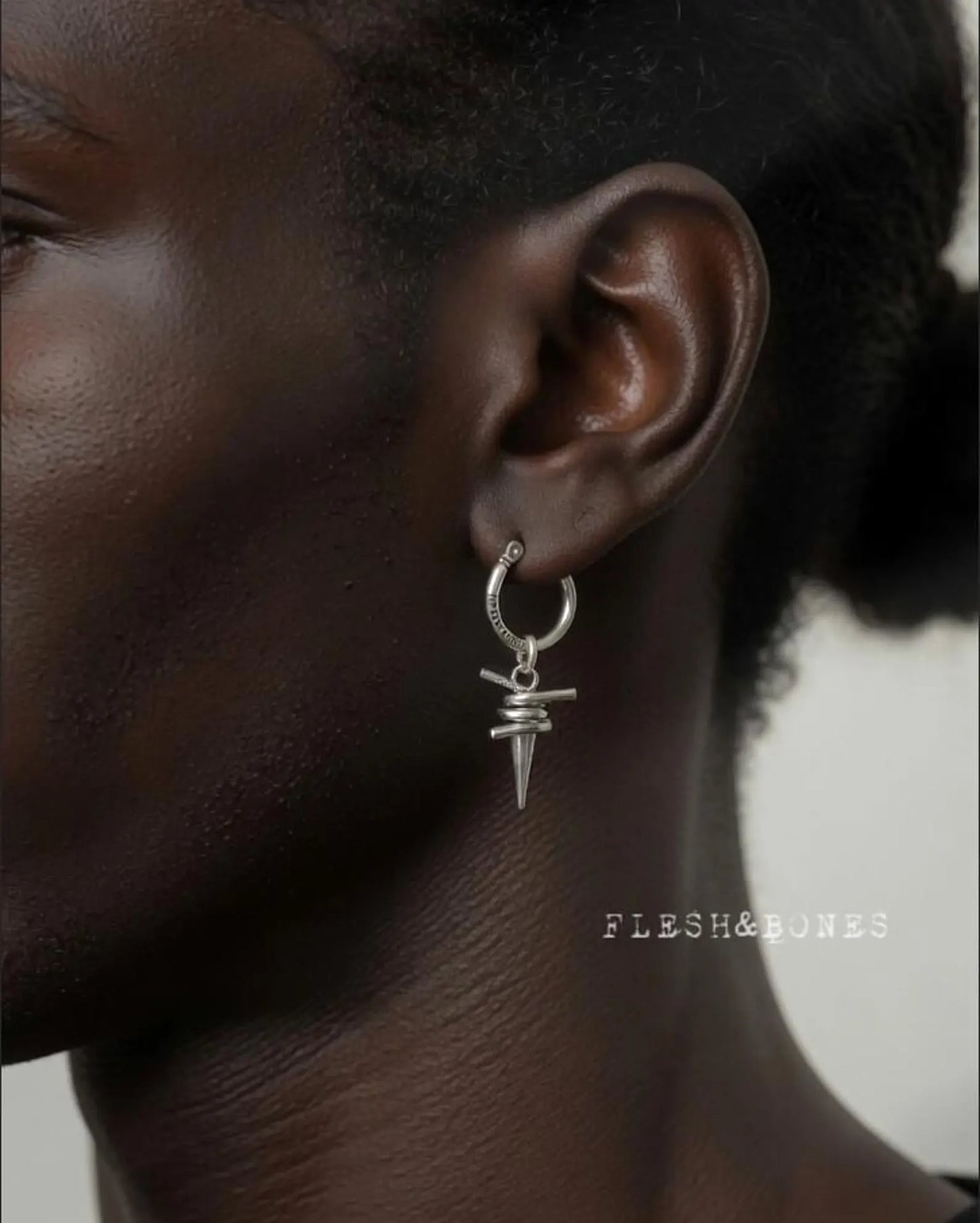 HOT CUT mono-earring
