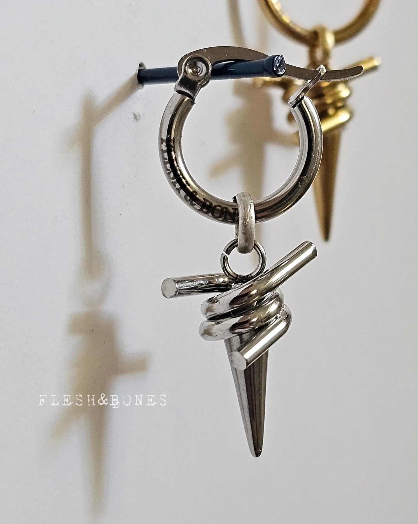 HOT CUT mono-earring