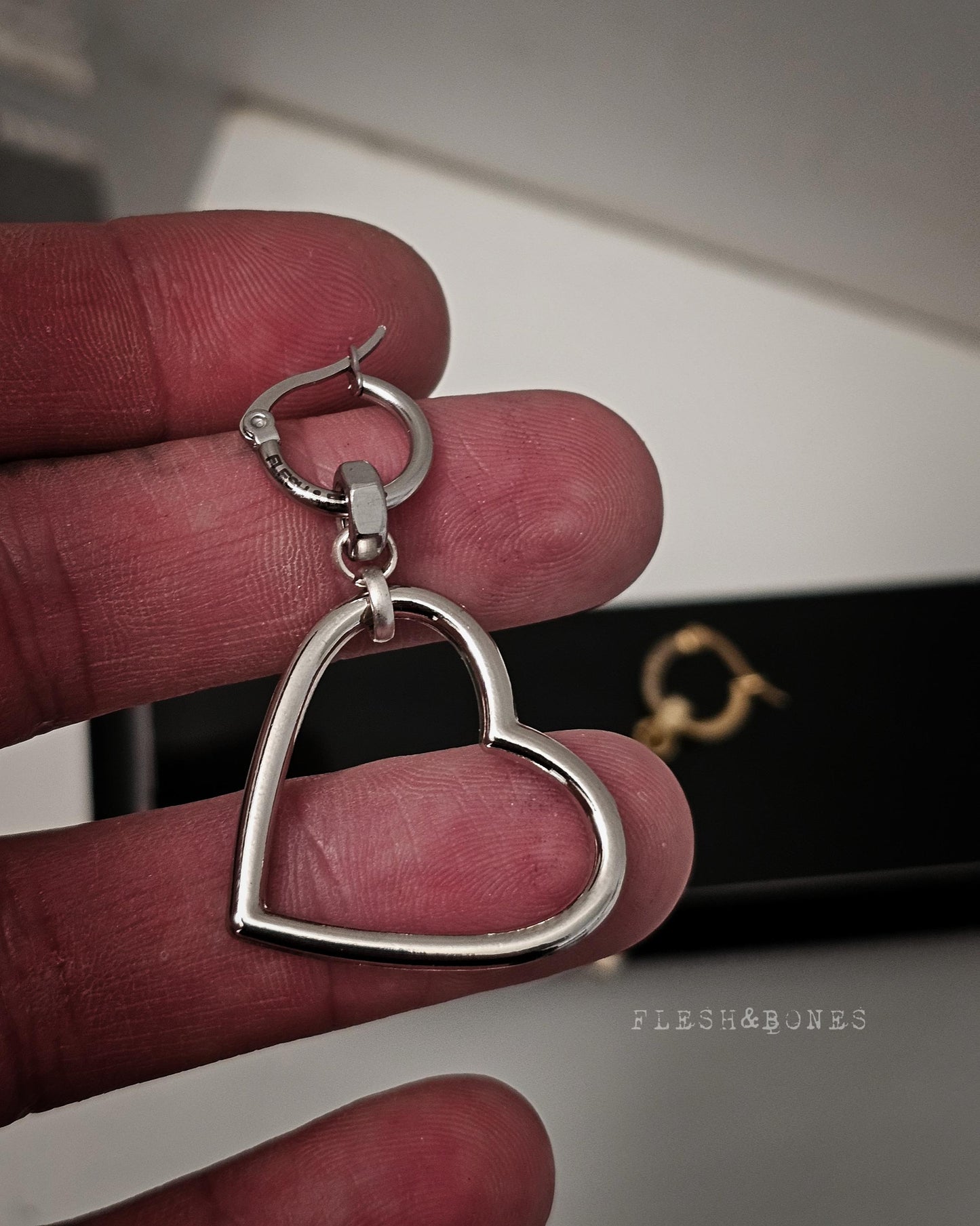 SWEETHEART mono-earring